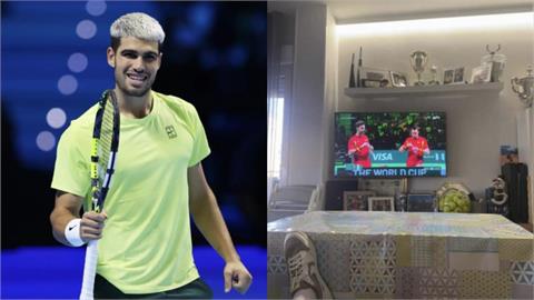 網球(影)／身價15億還住爸媽家！最年輕球王客廳超樸素！網驚：跟我家差不多欸