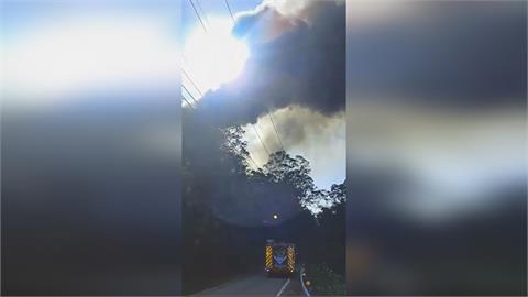 最新/黑煙狂竄天際!汐止烤漆工廠祝融 2人送醫