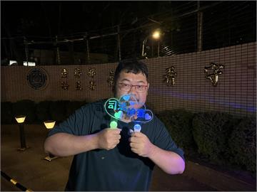 快新聞／陳佩琪、長子柯傅堯搭捷運去機場！　四叉貓曝：2人全程零互動