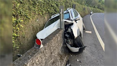 台3線死亡車禍！　男載妻自撞護欄不治、妻陷昏迷