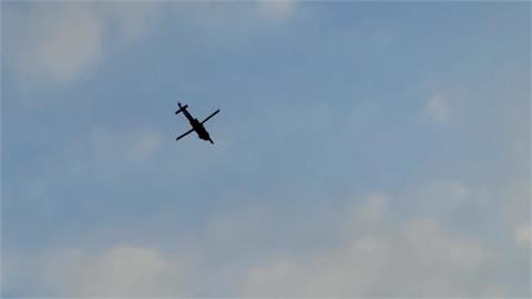 國慶空中預演　黑鷹直升機飛越總統府上空