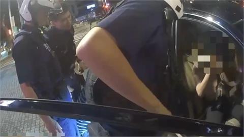 快新聞／笨賊該敗？女通緝犯開車上路「未繫安全帶」　遭警攔查當場落網