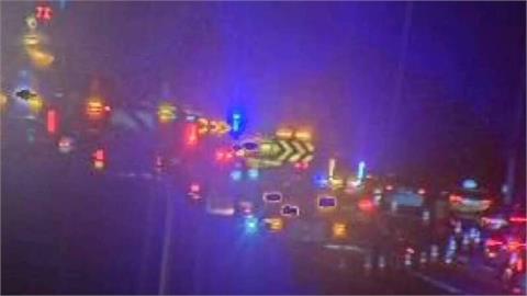 國道五楊高架「5車連撞」　女駕駛下車查看遭客運撞亡