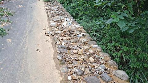 新莊十八份坑溪登山　民眾驚見醫療廢棄物遭棄