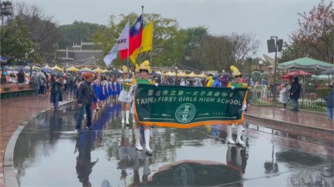 小綠綠陽光燦笑登英國衛報　北一女樂儀旗隊赴美遊行獲選最佳照片