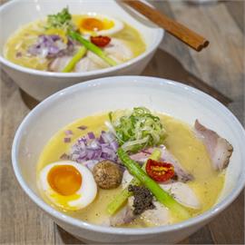 美食／桃園美食 三冬麵舖｜一週只營業四天 藏身藝文特區耐人尋味橙黃「雞白湯」拉麵