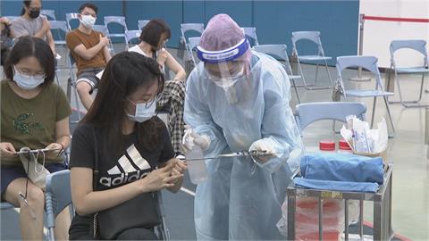 台灣疫苗累計接種逾1250萬劑　涵蓋率48.79%