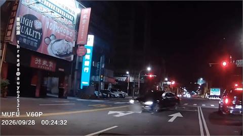 大膽！桃園通緝犯拒盤查撞警車　警狂追4公里攔不住