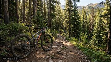 二度稱霸越野登山車世錦賽　英國名將皮德科克獻冠悼已故車手