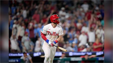 MLB(影)／費城人補進3屆打擊王增強戰力！巨砲哈波無私的態度是關鍵因素
