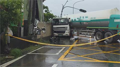嘉義鹿草化學槽車失控打滑　達邦公路土石滑落一度阻路