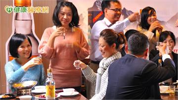 過年吃到腹脹、噯氣、拉肚子輪流來？醫：小心脾胃失調