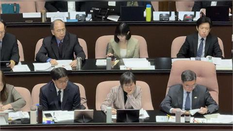 快新聞/陳智菡出招?貼卓榮泰看書照 網友歪樓見1畫面喊:李慧芝好漂亮