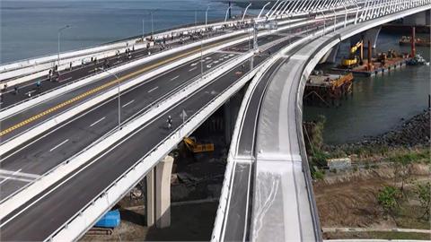 淡江大橋機車道寬度2.5公尺　公路局：絕對符合規範