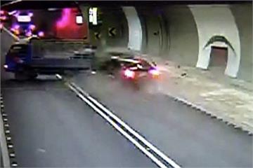 轎車追撞小貨車釀3傷 雪隧南下一度塞爆