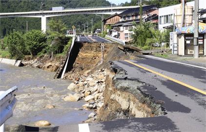 「蘭恩」撲日鳥取縣一度困1800人　靜岡颳龍捲風吹走人車