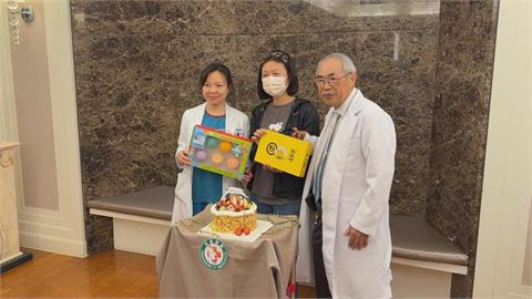 全台首例！女老師凍胚胎10年生3子　自嘲「像住男生宿舍」