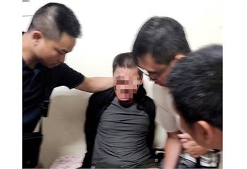 清晨持刀劫富婆座車　逃亡3天躲旅館贓款沒花完還剩24萬