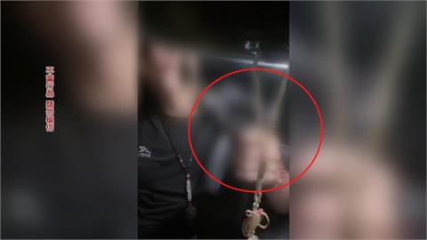 疑找人尋仇！直播主開車「亮槍彈」　警成立專案小組、釐清槍枝真假來源