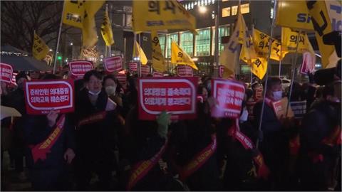 南韓8400名醫師持續罷工　病患無奈沒人幫治療