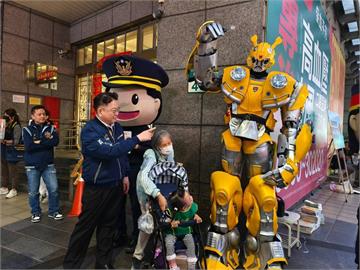 大黃蜂出擊！中和警化身「打詐變形金剛」　強化民衆識詐免疫力
