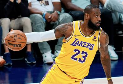 NBA/不排除離隊再爭冠?湖人「詹皇」G5傷左膝有下戰也上不了場