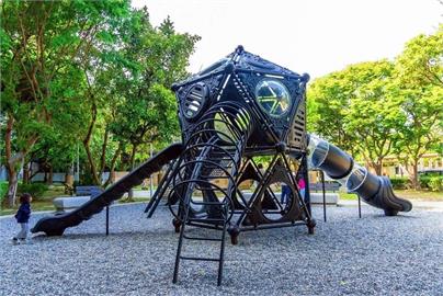 竹北生肖公園新遊具啟用　貌似星際戰艦陪童冒險
