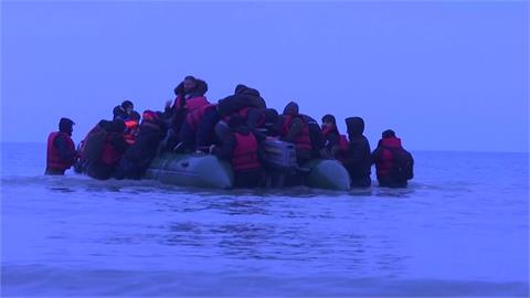 全球／27名難民魂斷英吉利海峽　引爆英法政治口水戰