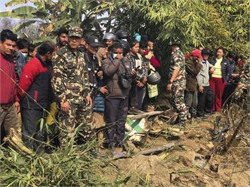 快新聞／尼泊爾載有72人班機墜毀狂冒濃煙！　至少40人罹難、其餘生死不明