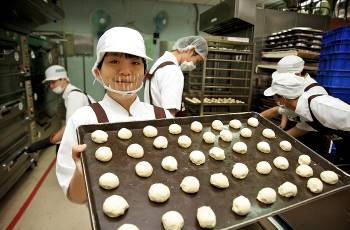 另類中秋禮 　買月餅獻愛心助籌建「瑪利亞安老家園」