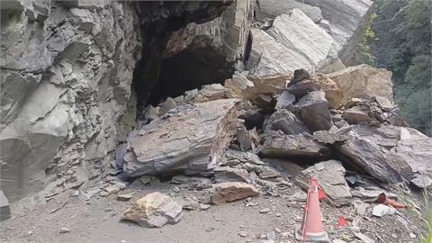 太魯閣國家公園巨石崩落　白楊步道隧道遭堵緊急封閉