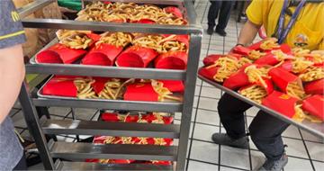 國小畢旅「300人吃麥當勞」8層餐車塞滿薯條 校長驚呼:場面很壯觀