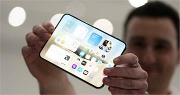 iPhone Duo摺疊機登場！頂規近12萬創新高　售價、開賣日期一次看