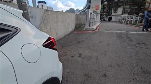 基隆路橋紅線畫一半　駕駛停車遭開紅單怒轟交通處