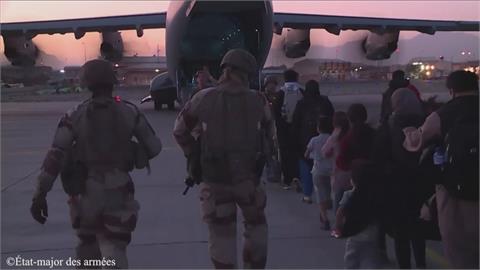 英法撤阿富汗最後班機起飛　美國：14日來撤走11.2萬人