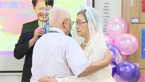 銀髮長輩再次穿婚紗　重溫浪漫歲月哽咽告白