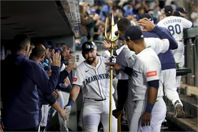 MLB(影)／水手重砲捕手追平大谷翔平！勞雷第22轟出爐並列全壘打王