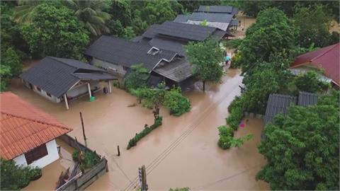 泰國暴雨上萬戶受災　清萊等7個府水淹一層樓高