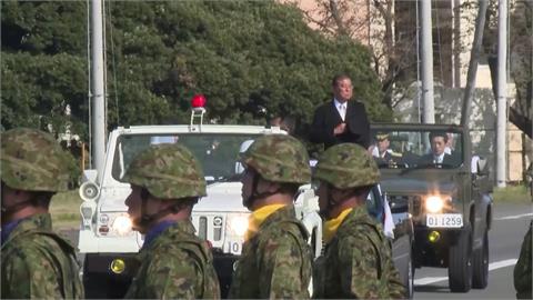 上任日相首度檢閱部隊！　石破茂「譴責中俄軍機侵擾」：完全不能忍受