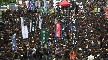 香港大三罷4萬人集會 特首辦公室外警民衝突