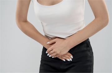 私密處反覆感染　醫內診驚見分泌物「黃綠冒泡全是活蟲」