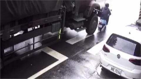漢光演習車禍插曲！　戰車撞４車、騎士遭捲戰術輪車車底