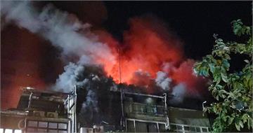 凌晨烈焰吞噬中山民宅　4樓火警驚醒全巷婦人獲救一度命危