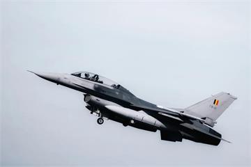 1架F-16能打21架無人機？比利時首秀F-16「無人機殺手」構型　北約防空新戰略曝光