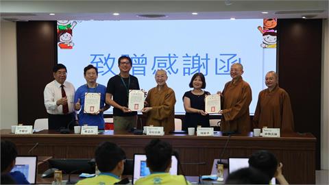 百事益整新微軟SURFACE筆電捐佛光山好苗子學堂   助經濟不利學童增數位資源