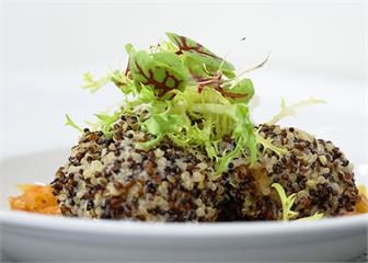 藜麥鷹嘴豆排佐蕃茄醬汁｜每樣食材都被賦予簡單的調味