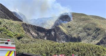 陽明山小油坑火燒山「起火原因曝」　出動21車72人搶救…蔣萬安說話了