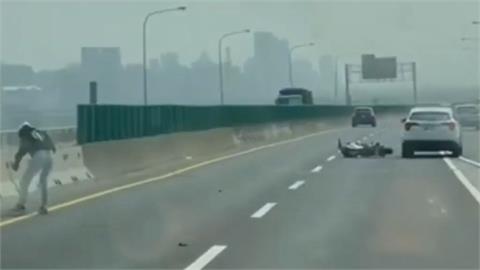 台68「BMW衝撞重機」惹爭議！眼尖網友分析車禍影片狠批：兩方都有錯