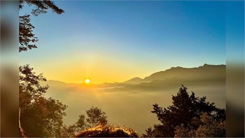 中秋連假免開車遊阿里山，享受兩天一夜山林之旅