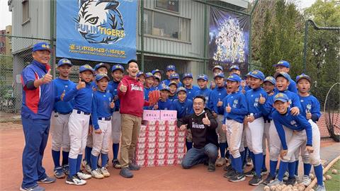 何志偉、游明諺力挺基層棒球  盼孕育台灣未來之光